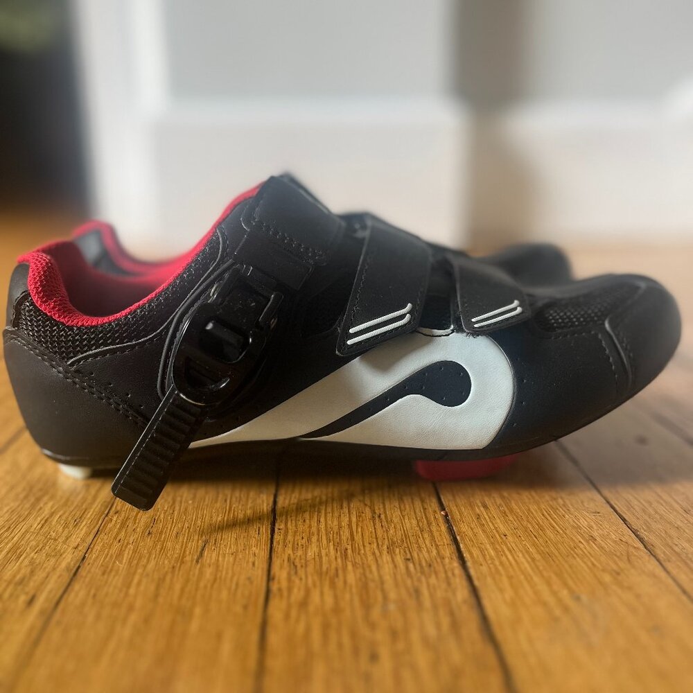 Peloton Cycling Shoes - SZ 8 (39) with cleats